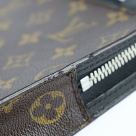 LOUIS VUITTON Black Monogram Leather Clutch Bag - Picture 5 of 9